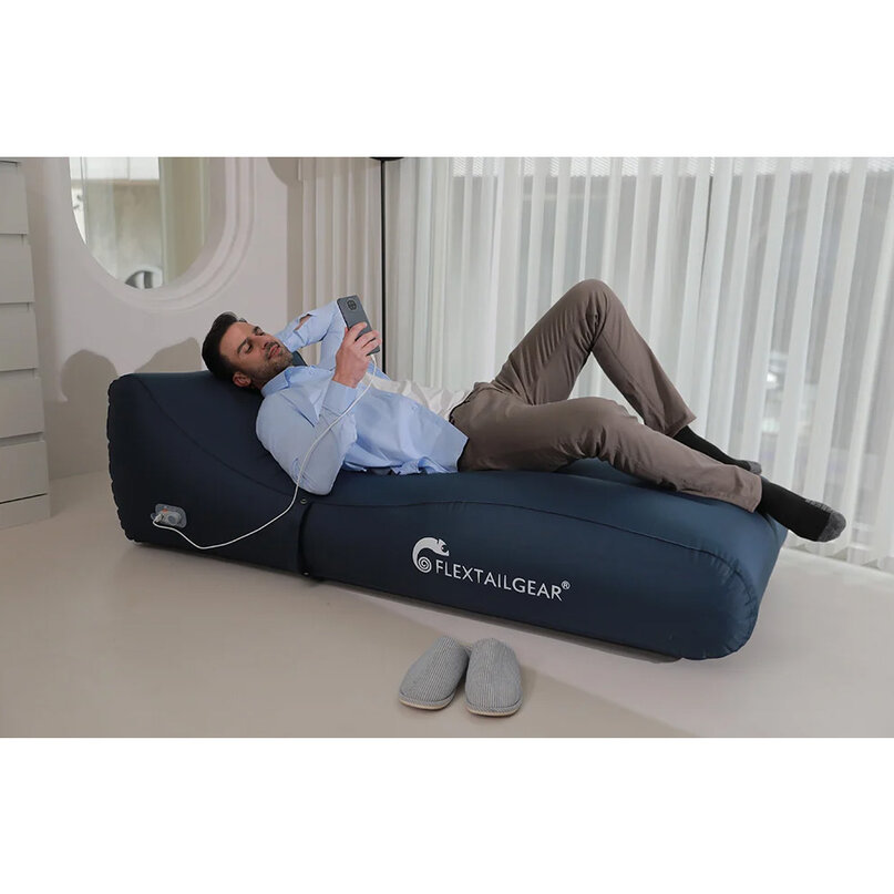 Samonafukovací matrac Flextail Cozy Lounger modrý